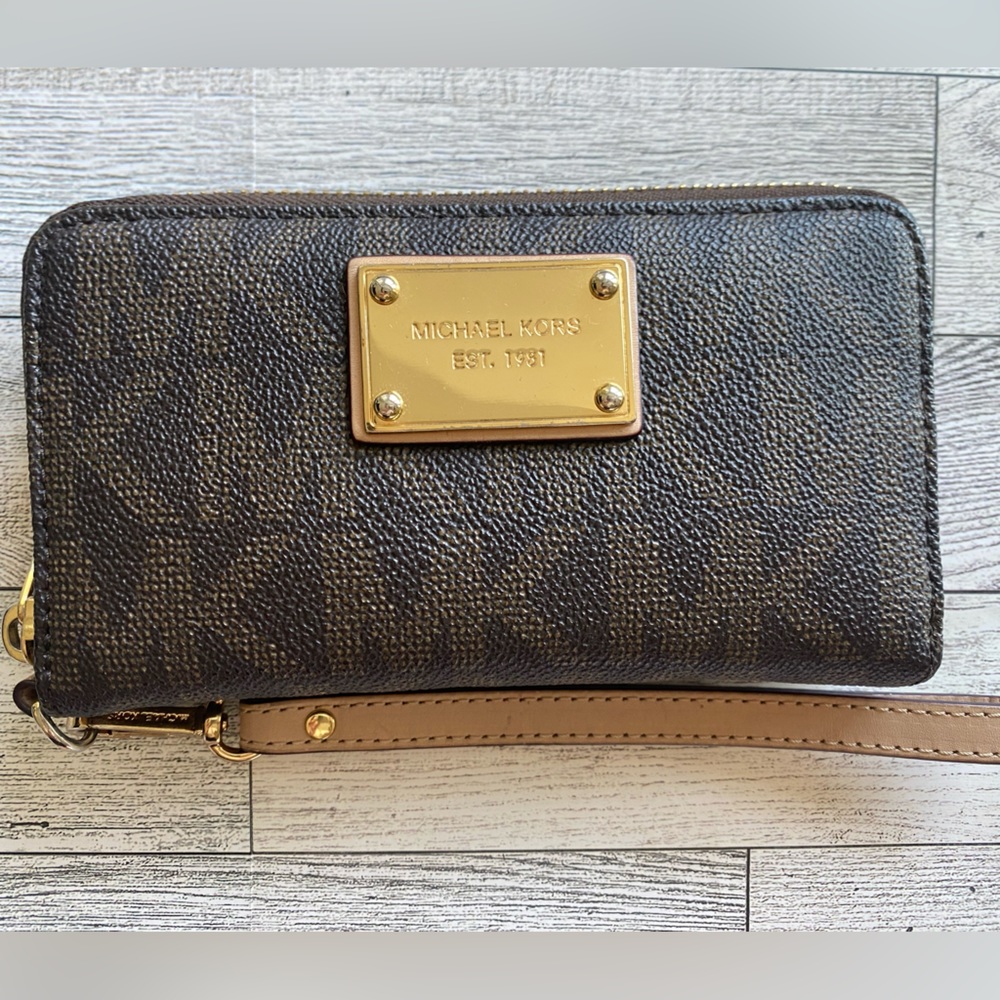 Michael Kors Signature Jet Set Travel Continental Wallet in Brown